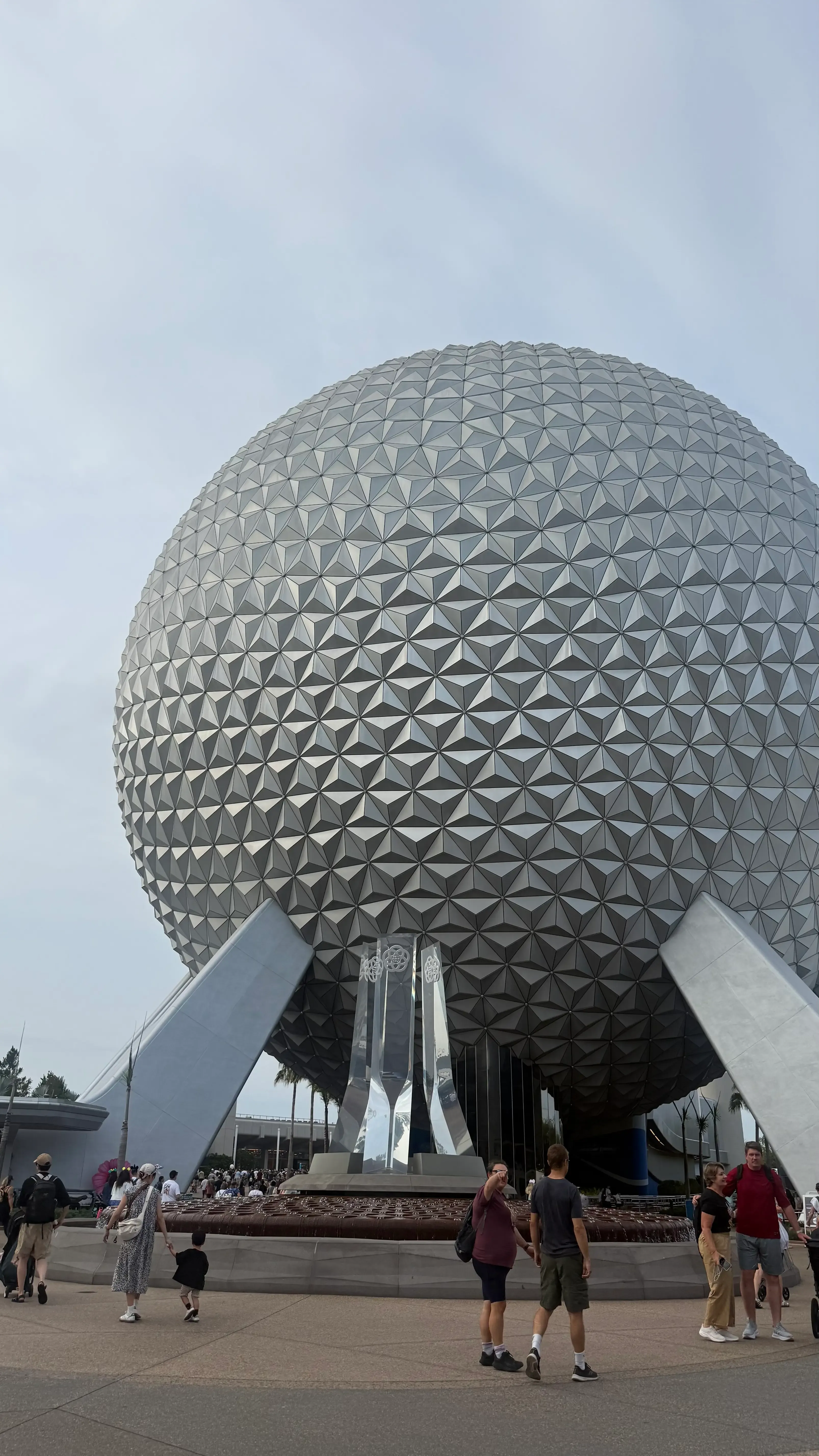 La esfera Spaceship Earth en Epcot